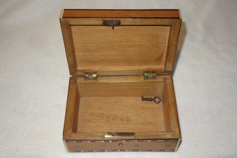 Indian Sadeli Cribbage Box 