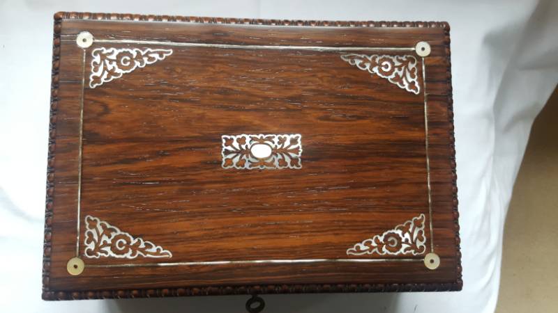 William IV Rosewood & Mother of Pearl Games Compendium